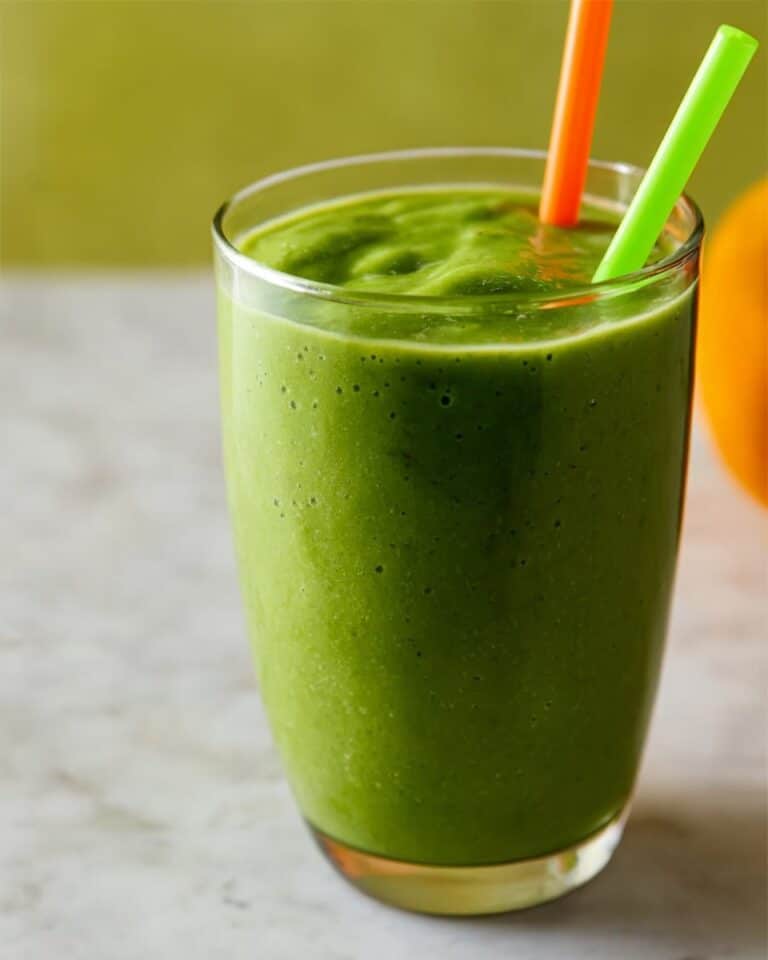 Refreshing Green Smoothie with Banana, Orange, and Spinach Recipe