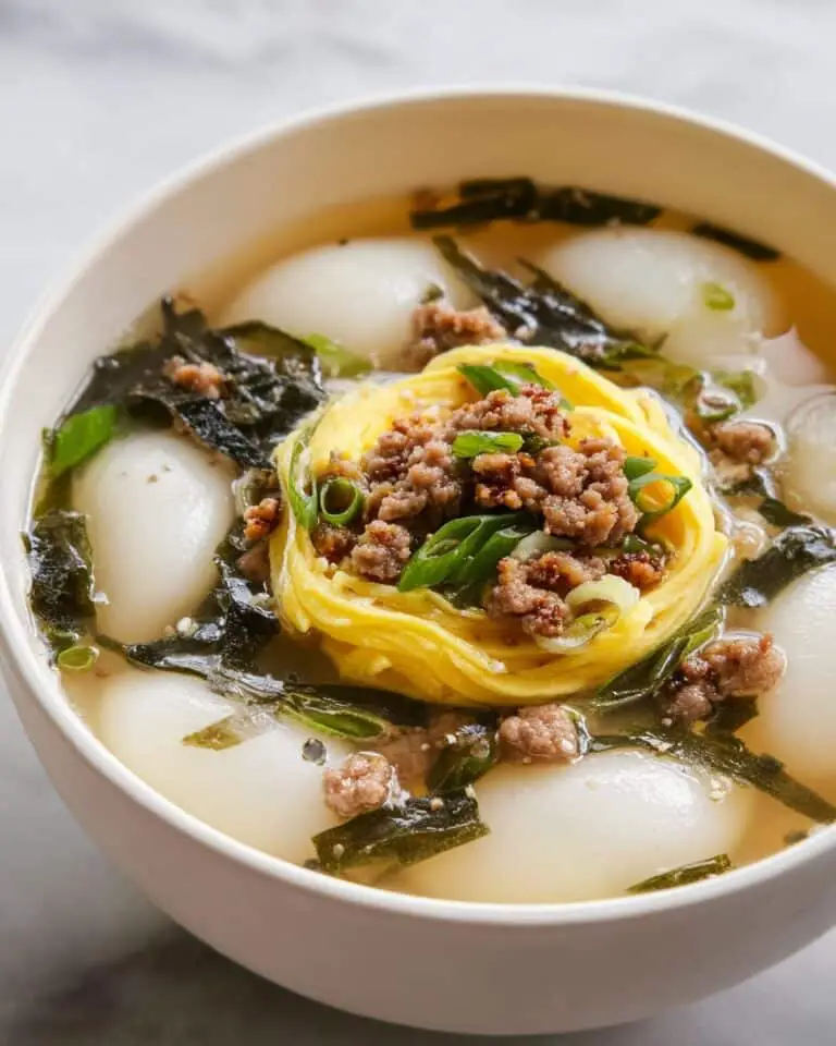 Korean Rice Cake Soup (Tteokguk 떡국)
