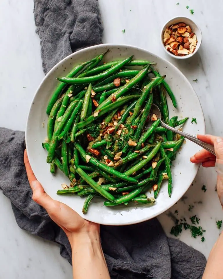 Pan Garlicky Green Beans with Slivered Almonds Recipe