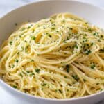 Spaghetti with Clams in Garlic and White Wine Recipe