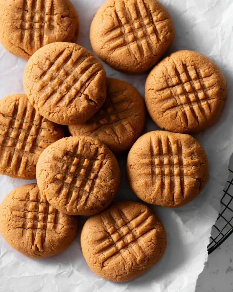 Easy Peanut Butter Cookies (4 Ingredients) Recipe